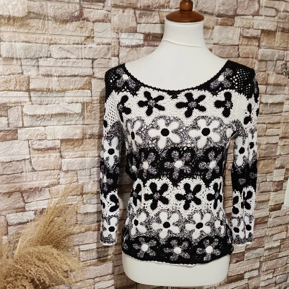 Talbots Hand Knit Floral Black and White Women's Sweater